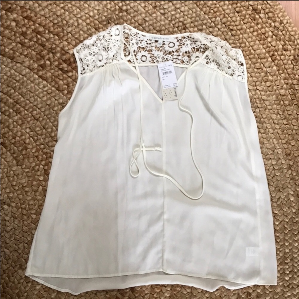 New with tags- Danielrainn XL top